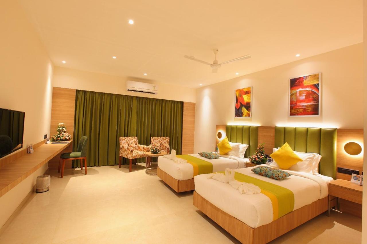 The Grand Ambassador Hotel Kottayam Exterior photo