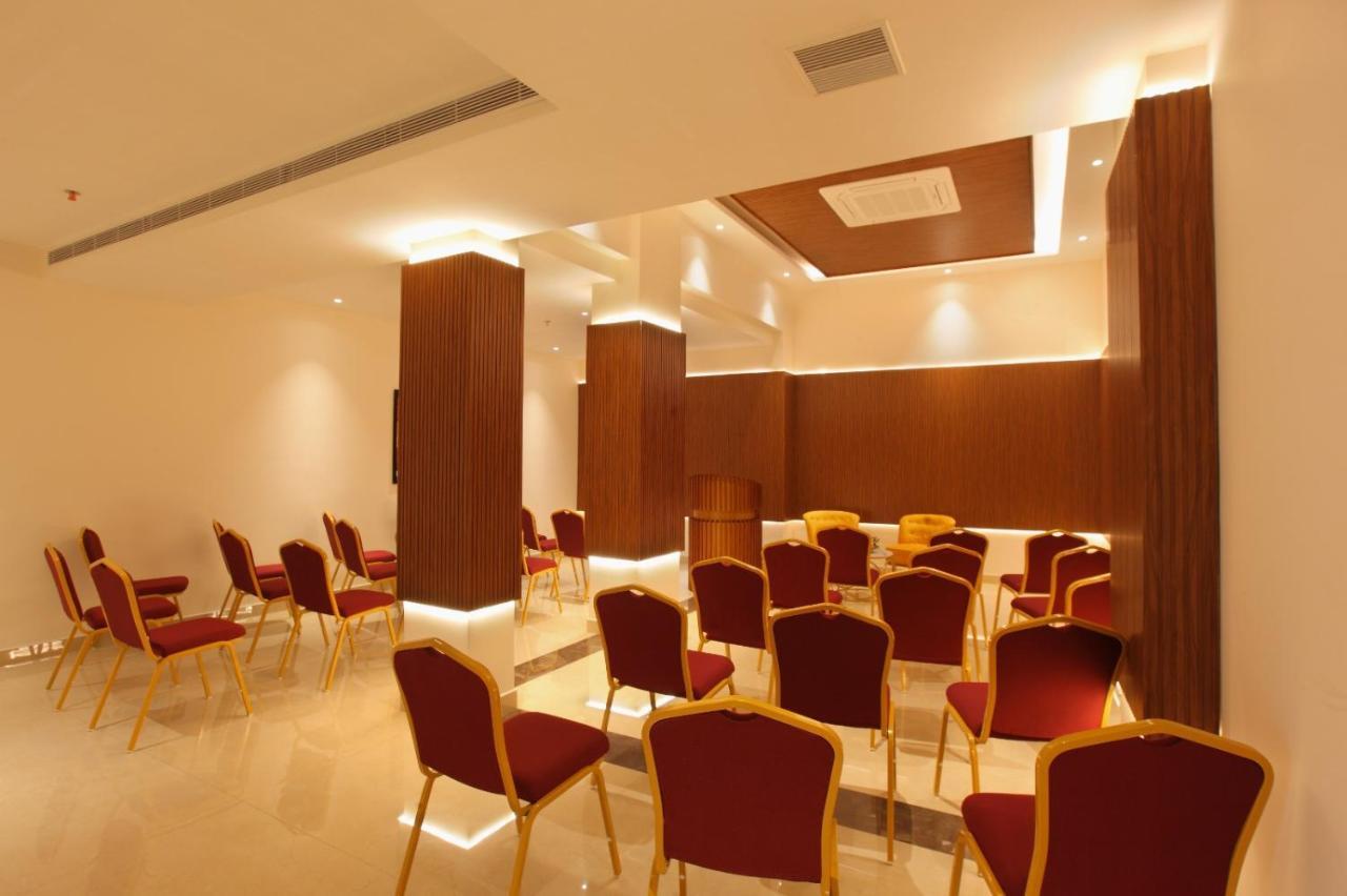 The Grand Ambassador Hotel Kottayam Exterior photo