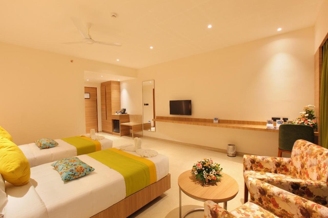 The Grand Ambassador Hotel Kottayam Exterior photo